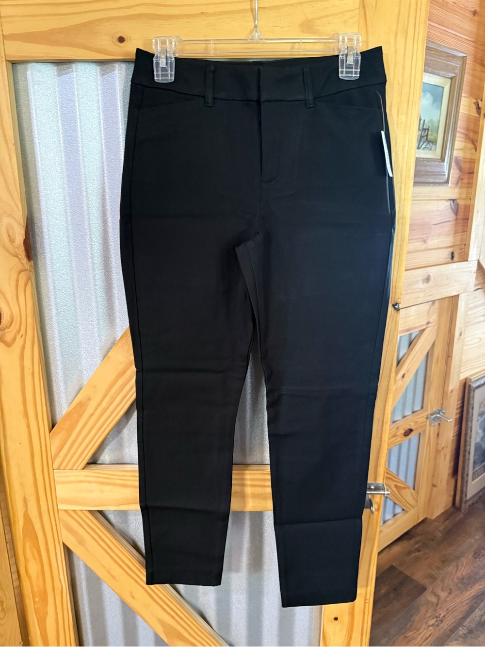 Old Navy Women’s Black High Rise Pixie Skinny, Ankle Length Pants. Size 6 NWT